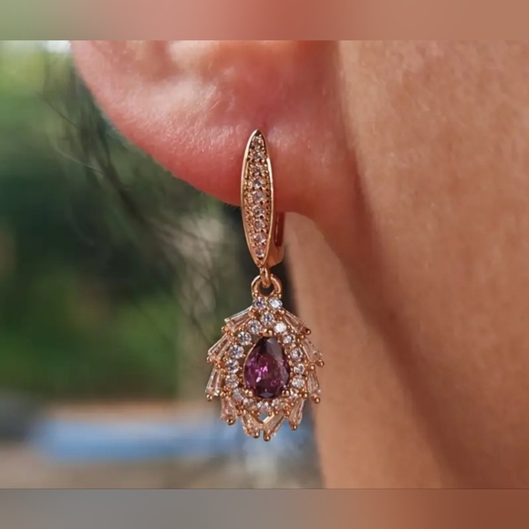 Dazling Purple Saphire Tear Drop Earrings! - Picture 2 of 3